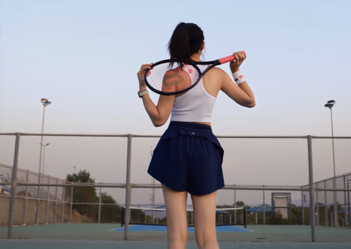 Jieru Wang playing tennis